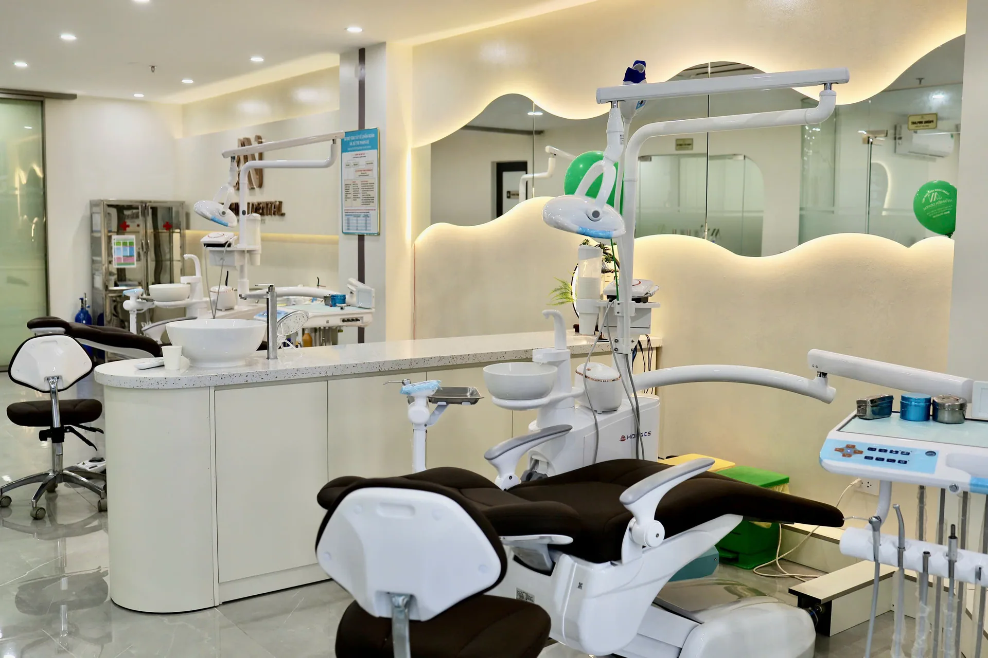 Chi tiết thiết bị nha khoa