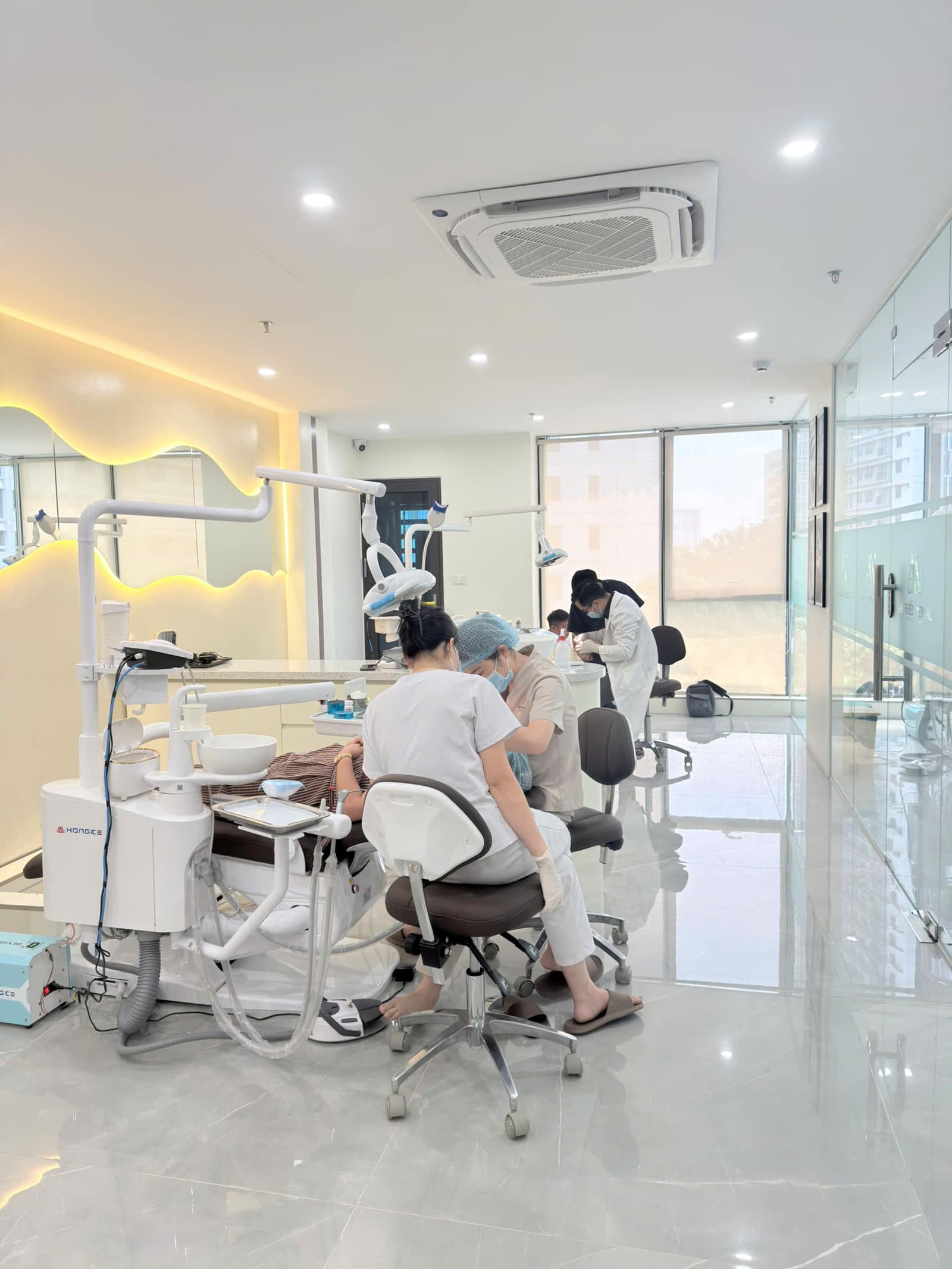 Đội ngũ & thiết bị